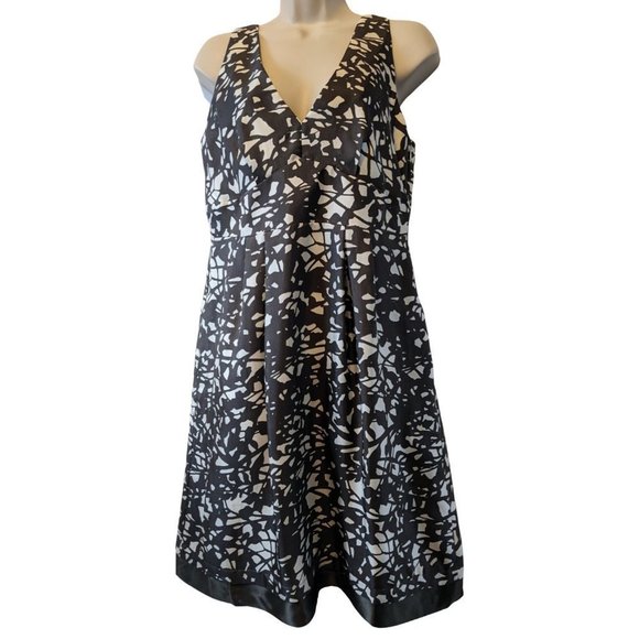 Banana Republic Dresses & Skirts - Banana Republic Silk Dress Fully Lined Brown Ivory Print V Neck Knee Length